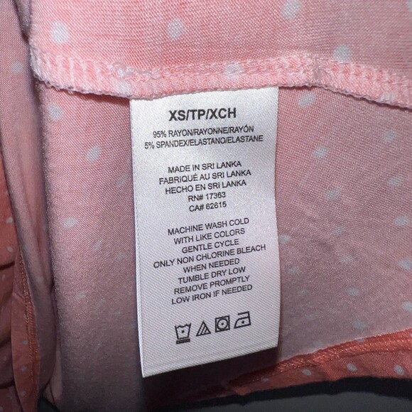 Ellen Tracy Sleeveless Lounge Shirt V-Neck Coral Polka Dot Women's X-Small - Picture 8 of 12